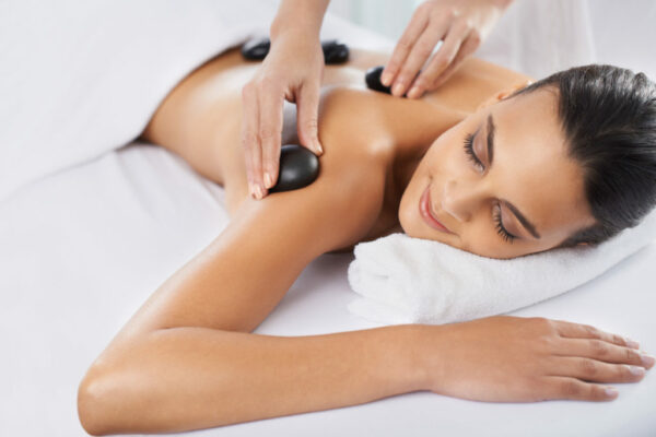 Massage aux pierres chaudes